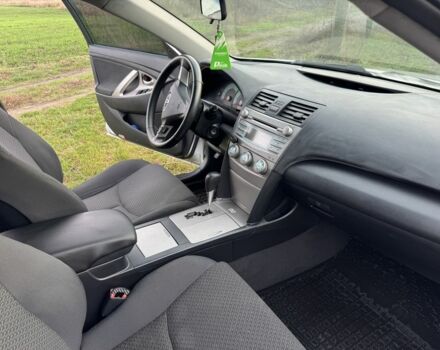 Серый Тойота Камри, объемом двигателя 2.4 л и пробегом 350 тыс. км за 7800 $, фото 5 на Automoto.ua