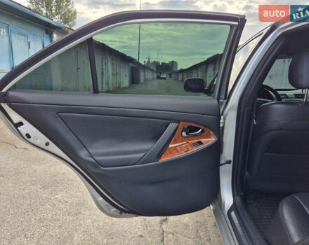 Серый Тойота Камри, объемом двигателя 3.46 л и пробегом 305 тыс. км за 8500 $, фото 22 на Automoto.ua