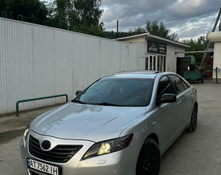 Сірий Тойота Камрі, об'ємом двигуна 3.5 л та пробігом 297 тис. км за 8499 $, фото 1 на Automoto.ua