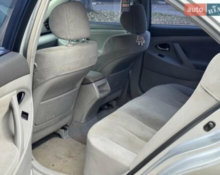 Серый Тойота Камри, объемом двигателя 2.4 л и пробегом 225 тыс. км за 7490 $, фото 11 на Automoto.ua