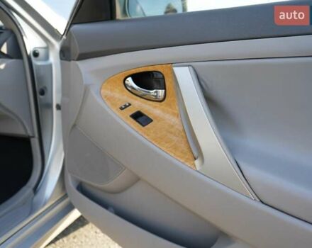 Серый Тойота Камри, объемом двигателя 3.46 л и пробегом 428 тыс. км за 10000 $, фото 18 на Automoto.ua