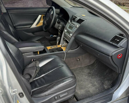 Серый Тойота Камри, объемом двигателя 2.4 л и пробегом 311 тыс. км за 7700 $, фото 16 на Automoto.ua