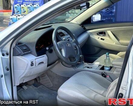 Серый Тойота Камри, объемом двигателя 2.4 л и пробегом 224 тыс. км за 6700 $, фото 3 на Automoto.ua