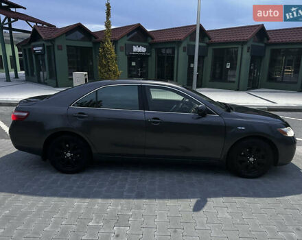 Сірий Тойота Камрі, об'ємом двигуна 2.4 л та пробігом 270 тис. км за 8200 $, фото 4 на Automoto.ua