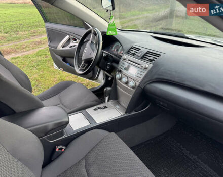 Сірий Тойота Камрі, об'ємом двигуна 2.36 л та пробігом 350 тис. км за 7800 $, фото 11 на Automoto.ua