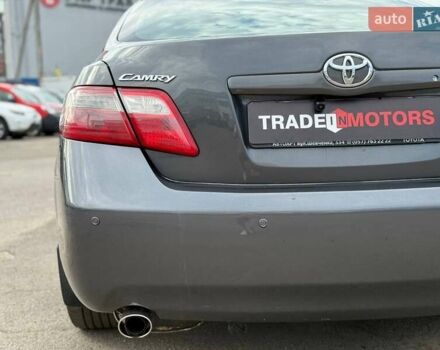 Серый Тойота Камри, объемом двигателя 3.46 л и пробегом 285 тыс. км за 8690 $, фото 4 на Automoto.ua