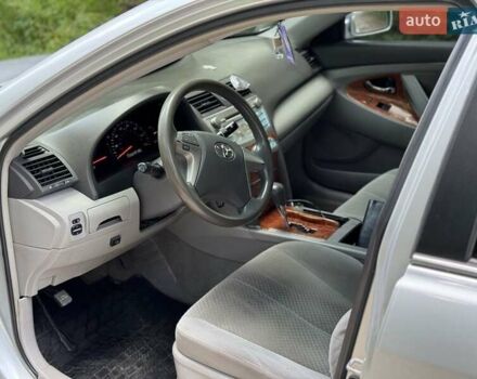 Сірий Тойота Камрі, об'ємом двигуна 2.4 л та пробігом 308 тис. км за 7799 $, фото 10 на Automoto.ua