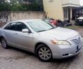 Сірий Тойота Камрі, об'ємом двигуна 2.4 л та пробігом 375 тис. км за 7500 $, фото 1 на Automoto.ua