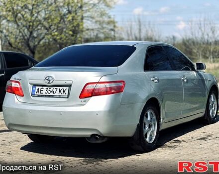 Сірий Тойота Камрі, об'ємом двигуна 2.4 л та пробігом 240 тис. км за 6999 $, фото 5 на Automoto.ua