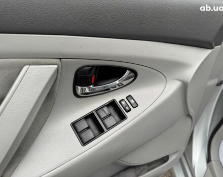 Серый Тойота Камри, объемом двигателя 2.4 л и пробегом 225 тыс. км за 7490 $, фото 17 на Automoto.ua