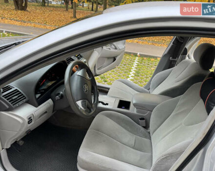 Серый Тойота Камри, объемом двигателя 2.36 л и пробегом 298 тыс. км за 6500 $, фото 14 на Automoto.ua