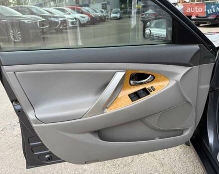 Серый Тойота Камри, объемом двигателя 3.46 л и пробегом 285 тыс. км за 8690 $, фото 11 на Automoto.ua