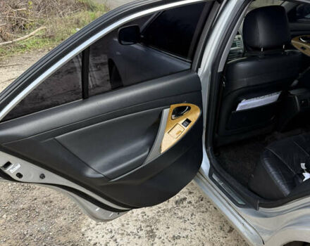 Серый Тойота Камри, объемом двигателя 2.4 л и пробегом 311 тыс. км за 7700 $, фото 11 на Automoto.ua