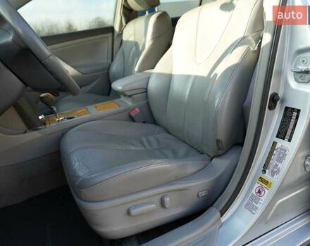 Серый Тойота Камри, объемом двигателя 3.46 л и пробегом 428 тыс. км за 10000 $, фото 13 на Automoto.ua