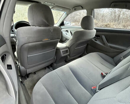 Сірий Тойота Камрі, об'ємом двигуна 2.4 л та пробігом 191 тис. км за 8300 $, фото 11 на Automoto.ua