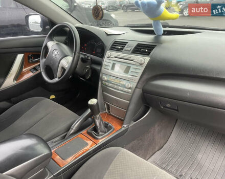 Серый Тойота Камри, объемом двигателя 2.36 л и пробегом 283 тыс. км за 8500 $, фото 7 на Automoto.ua