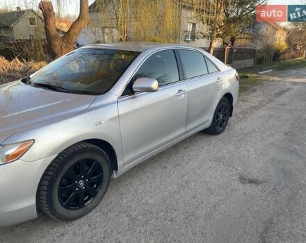 Сірий Тойота Камрі, об'ємом двигуна 3.5 л та пробігом 252 тис. км за 8800 $, фото 2 на Automoto.ua
