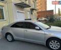 Сірий Тойота Камрі, об'ємом двигуна 2.4 л та пробігом 582 тис. км за 7300 $, фото 1 на Automoto.ua