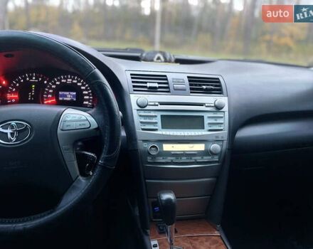 Серый Тойота Камри, объемом двигателя 2.36 л и пробегом 249 тыс. км за 8400 $, фото 8 на Automoto.ua