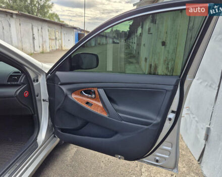 Серый Тойота Камри, объемом двигателя 3.46 л и пробегом 305 тыс. км за 8500 $, фото 13 на Automoto.ua