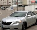 Серый Тойота Камри, объемом двигателя 2.4 л и пробегом 220 тыс. км за 7500 $, фото 1 на Automoto.ua