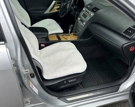 Серый Тойота Камри, объемом двигателя 2.4 л и пробегом 300 тыс. км за 7000 $, фото 5 на Automoto.ua