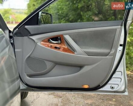 Сірий Тойота Камрі, об'ємом двигуна 2.4 л та пробігом 308 тис. км за 7799 $, фото 18 на Automoto.ua