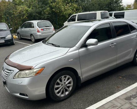 Серый Тойота Камри, объемом двигателя 2.4 л и пробегом 300 тыс. км за 7000 $, фото 1 на Automoto.ua