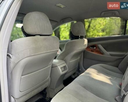 Сірий Тойота Камрі, об'ємом двигуна 2.4 л та пробігом 308 тис. км за 7799 $, фото 16 на Automoto.ua