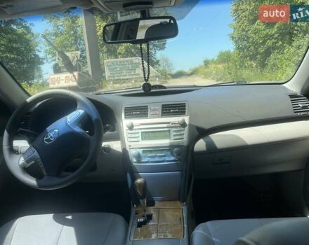 Серый Тойота Камри, объемом двигателя 3.5 л и пробегом 280 тыс. км за 7900 $, фото 2 на Automoto.ua