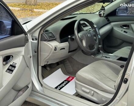 Серый Тойота Камри, объемом двигателя 2.4 л и пробегом 225 тыс. км за 7490 $, фото 10 на Automoto.ua