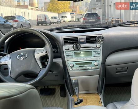 Тойота Камри 2007 в Киеве на Automoto.ua Серый Тойота Камри, объемом двигателя 3.5 л и пробегом 325 тыс. км за 6999 $, фото 5 на Automoto.ua