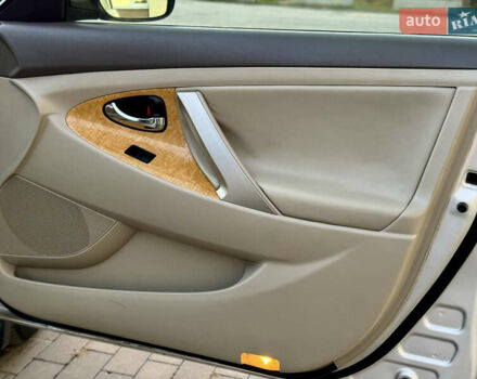 Серый Тойота Камри, объемом двигателя 2.36 л и пробегом 221 тыс. км за 7999 $, фото 37 на Automoto.ua