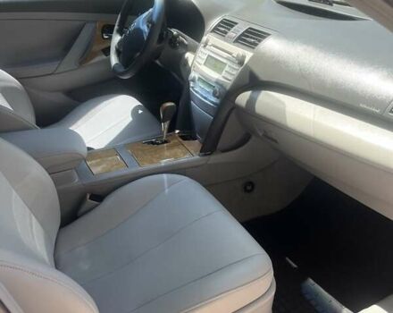 Серый Тойота Камри, объемом двигателя 3.5 л и пробегом 280 тыс. км за 7900 $, фото 1 на Automoto.ua