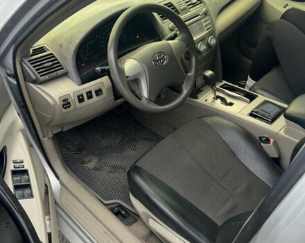 Серый Тойота Камри, объемом двигателя 2.4 л и пробегом 290 тыс. км за 8500 $, фото 11 на Automoto.ua