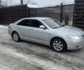 Серый Тойота Камри, объемом двигателя 2.4 л и пробегом 225 тыс. км за 7500 $, фото 1 на Automoto.ua