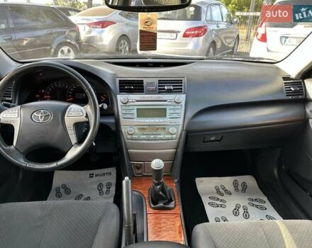Сірий Тойота Камрі, об'ємом двигуна 2.4 л та пробігом 241 тис. км за 7700 $, фото 11 на Automoto.ua