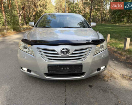 Сірий Тойота Камрі, об'ємом двигуна 2.4 л та пробігом 258 тис. км за 8200 $, фото 1 на Automoto.ua