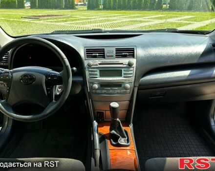 Сірий Тойота Камрі, об'ємом двигуна 2.4 л та пробігом 281 тис. км за 6300 $, фото 5 на Automoto.ua