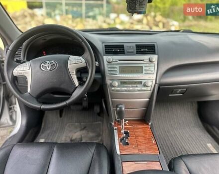 Серый Тойота Камри, объемом двигателя 2.4 л и пробегом 270 тыс. км за 8300 $, фото 12 на Automoto.ua