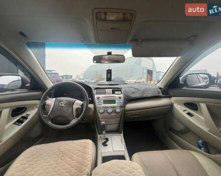 Серый Тойота Камри, объемом двигателя 2.4 л и пробегом 320 тыс. км за 5990 $, фото 25 на Automoto.ua