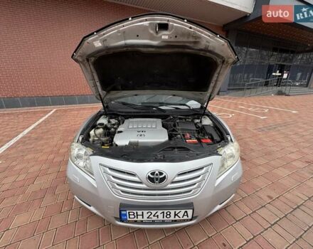 Серый Тойота Камри, объемом двигателя 3.5 л и пробегом 223 тыс. км за 8300 $, фото 62 на Automoto.ua