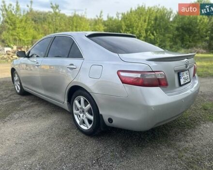 Серый Тойота Камри, объемом двигателя 2.4 л и пробегом 270 тыс. км за 8300 $, фото 2 на Automoto.ua