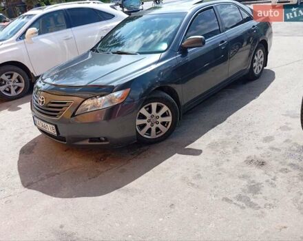 Серый Тойота Камри, объемом двигателя 2.36 л и пробегом 394 тыс. км за 8000 $, фото 2 на Automoto.ua