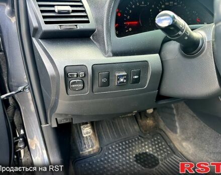 Серый Тойота Камри, объемом двигателя 2.4 л и пробегом 227 тыс. км за 9000 $, фото 4 на Automoto.ua