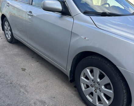 Сірий Тойота Камрі, об'ємом двигуна 2.4 л та пробігом 192 тис. км за 9500 $, фото 2 на Automoto.ua