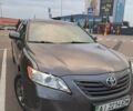 Серый Тойота Камри, объемом двигателя 2.4 л и пробегом 288 тыс. км за 9000 $, фото 1 на Automoto.ua
