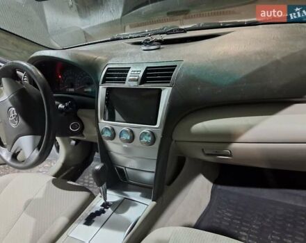 Сірий Тойота Камрі, об'ємом двигуна 2.4 л та пробігом 352 тис. км за 8100 $, фото 10 на Automoto.ua