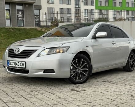 Серый Тойота Камри, объемом двигателя 2.4 л и пробегом 320 тыс. км за 5350 $, фото 2 на Automoto.ua