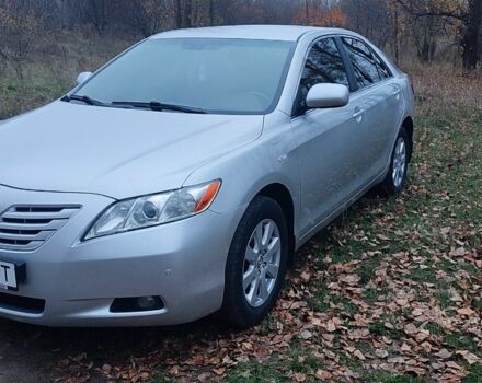 Серый Тойота Камри, объемом двигателя 2.4 л и пробегом 258 тыс. км за 8000 $, фото 2 на Automoto.ua